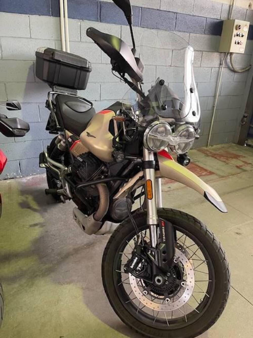 Moto Guzzi V85 TT Travel (2021 - 23)