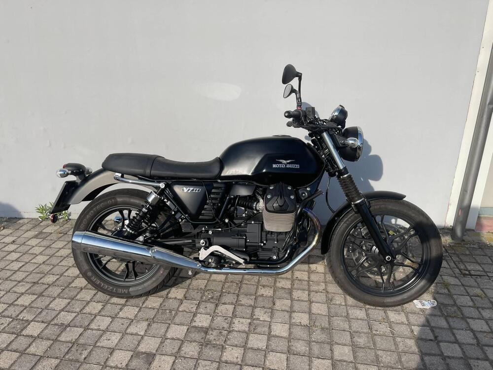 Moto Guzzi V7 II Stone (2015 - 17)