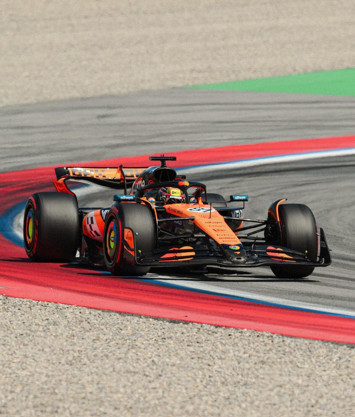 F1. McLaren cannibale, Leclerc stecca la strategia, Russell e Verstappen uguali al millesimo: ecco cosa abbiamo imparato dalle qualifiche di Barcellona