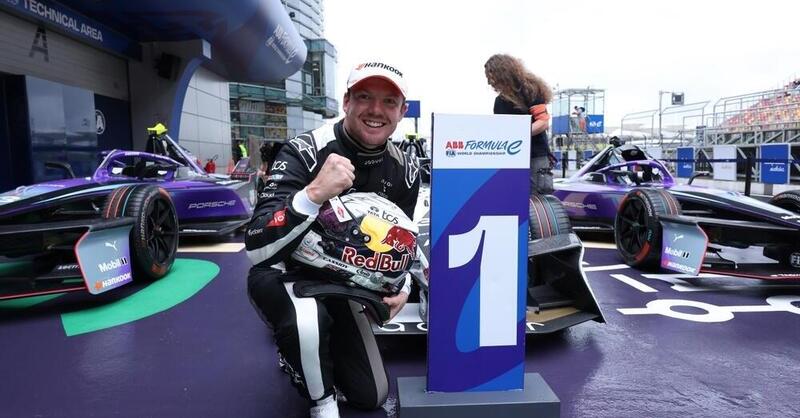Formula E. Cassidy trionfa sotto la pioggia di Gara 2 dell&#039;E-Prix di Shanghai 2025