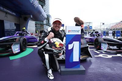 Formula E. Cassidy trionfa sotto la pioggia di Gara 2 dell'E-Prix di Shanghai 2025