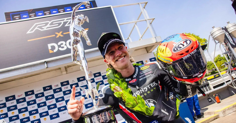 Tourist Trophy 2025: Davey Todd vince la Superbike. Secondo Dunlop, poi Harrison