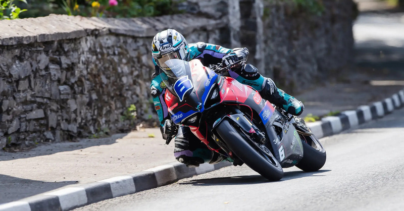 Tourist Trophy 2025: Dunlop a quota 30, sbanca la Supersport con la Ducati