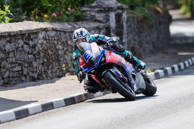 Tourist Trophy 2025: Dunlop a quota 30, sbanca la Supersport con la Ducati