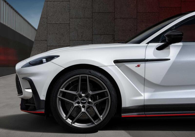 Aston Martin DBX (2025-->>) (15)