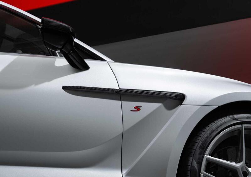 Aston Martin DBX (2025-->>) (14)