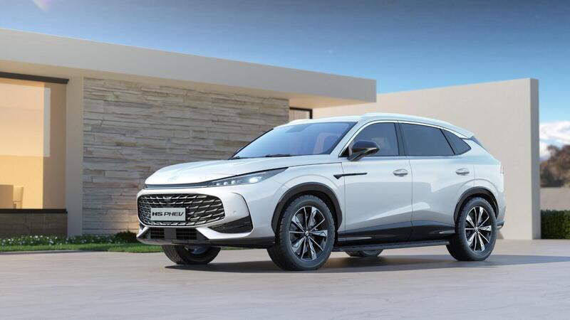 MG HS: la nuova via di mezzo ibrida Full Hybrid debutta nel Regno Unito