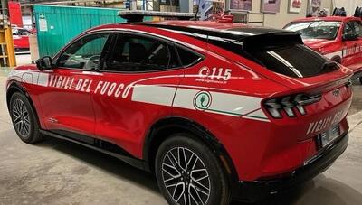 Ford Mustang Mach-E entra in servizio nei Vigili del Fuoco: 50 nuovi veicoli elettrici per il Corpo Nazionale