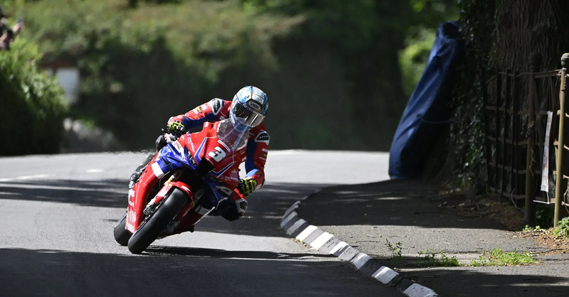 Tourist Trophy 2025: Dean Harrison torna alla vittoria nella Superstock