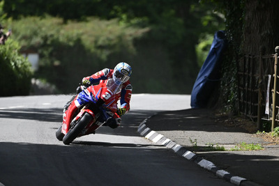 Tourist Trophy 2025: Dean Harrison torna alla vittoria nella Superstock