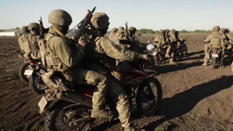 Ucraina al lavoro con la sua prima compagnia d&rsquo;assalto motociclistica [VIDEO]