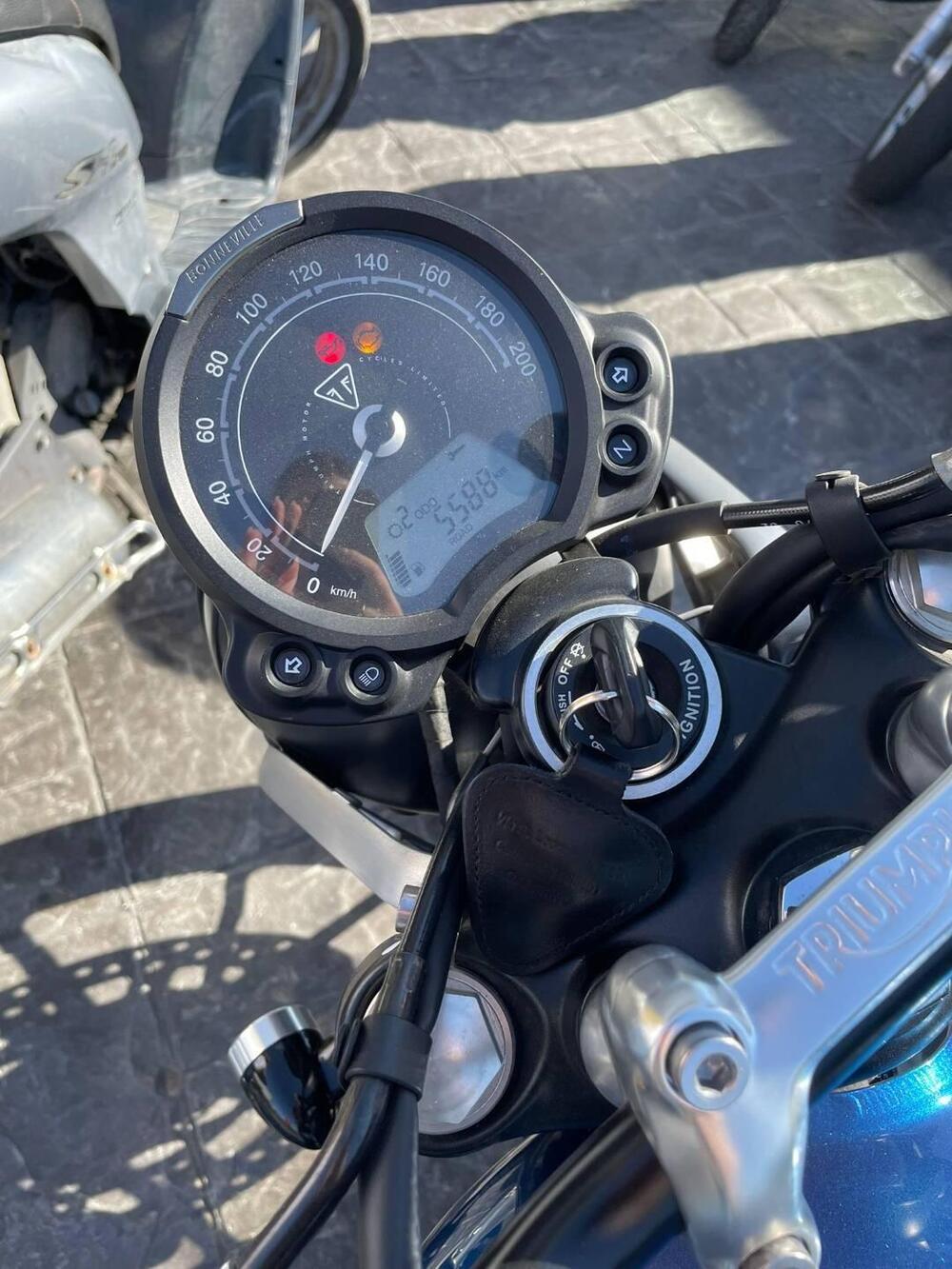 Triumph Street Twin 900 (2021 - 22) (4)