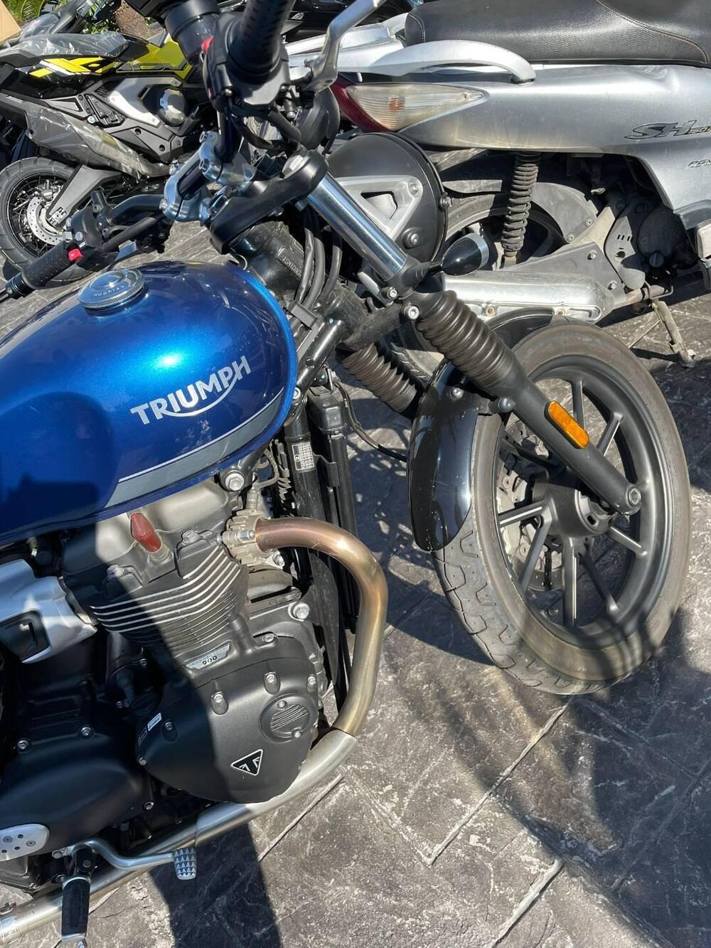 Triumph Street Twin 900 (2021 - 22) (5)