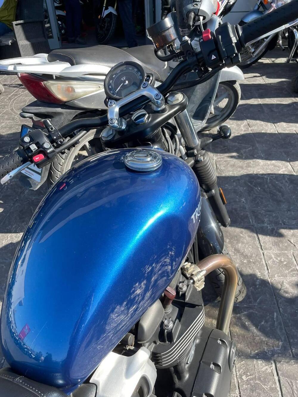 Triumph Street Twin 900 (2021 - 22) (7)