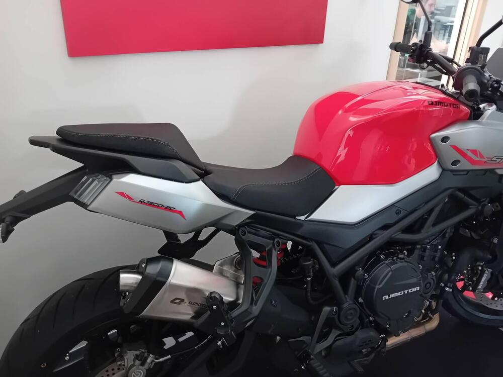 QJ Motor SRK 900 (2025 - 26) (3)