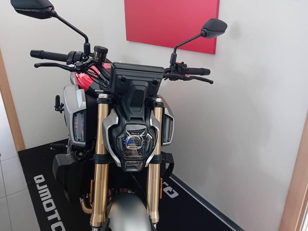 QJ Motor SRK 900 (2025 - 26) (4)