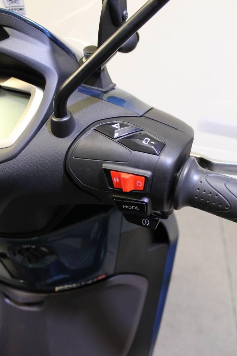 Piaggio Beverly 300 S ABS-ASR (2021 - 25) (11)