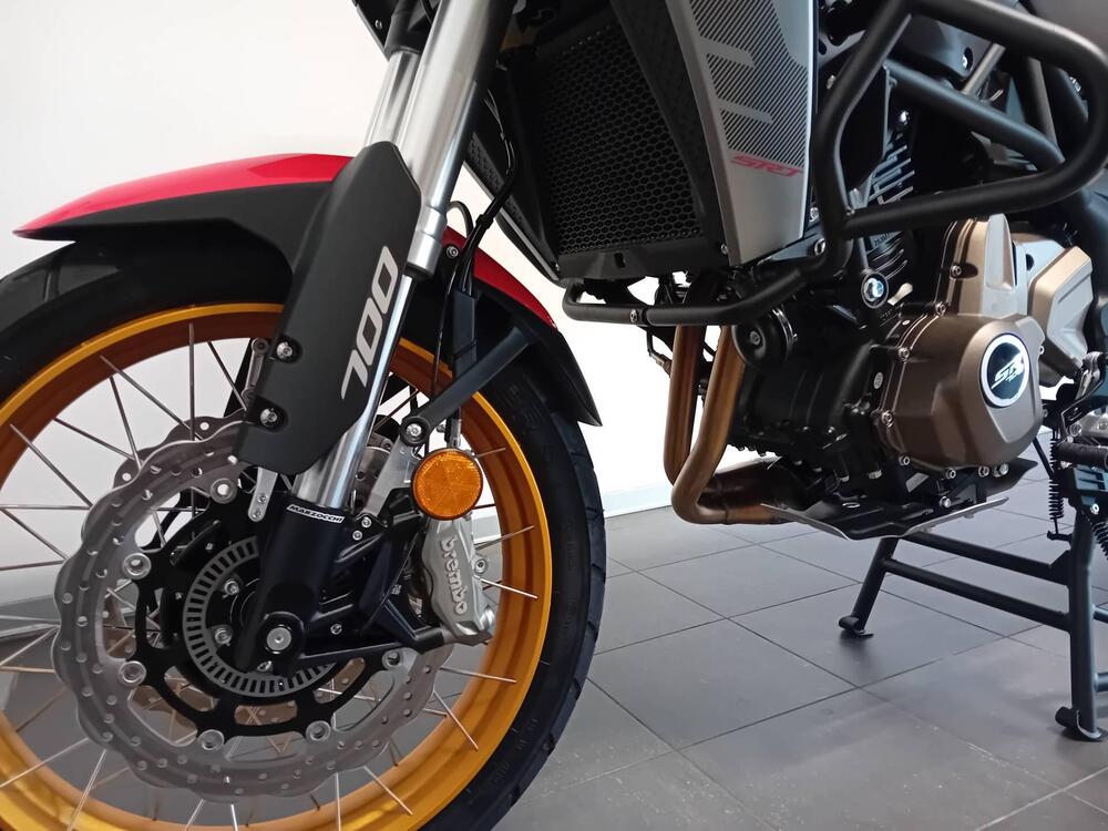 QJ Motor SRT 700 SX (2025) (6)