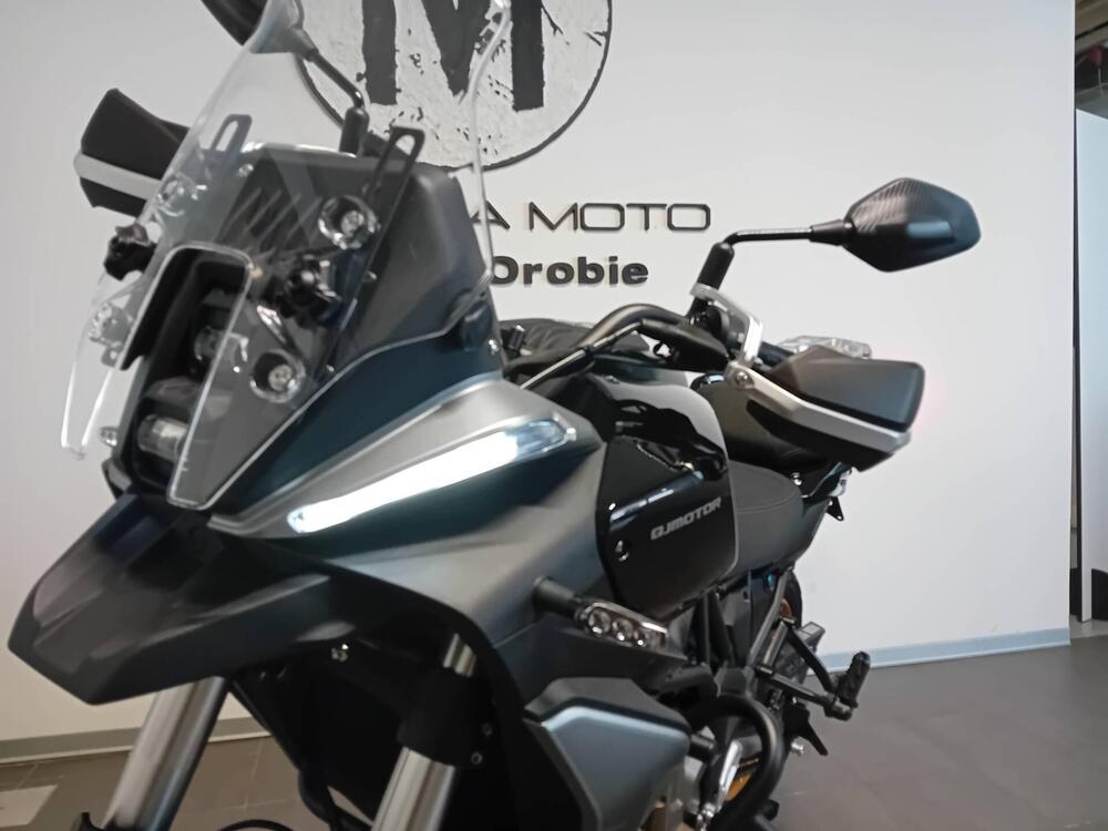 QJ Motor SRT 700 SX (2025) (17)