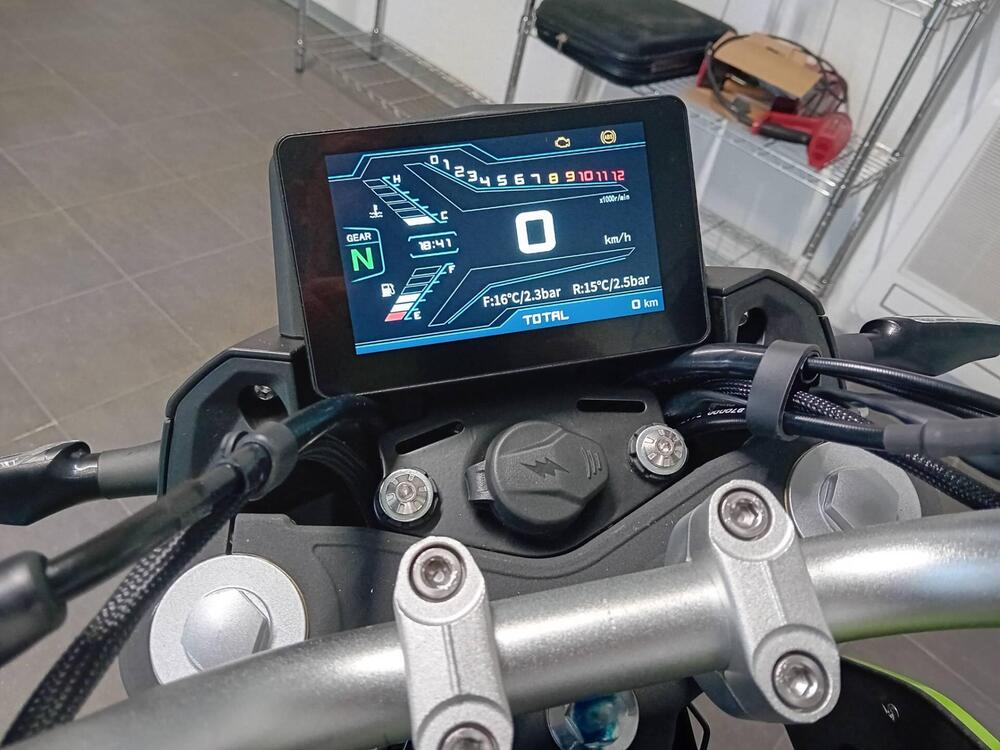 QJ Motor SRK 125 S (2023 - 24) (4)