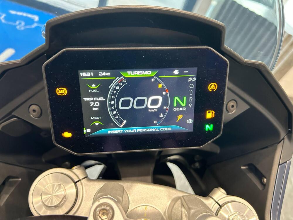 Moto Guzzi V100 Mandello (2025 - 26) (7)