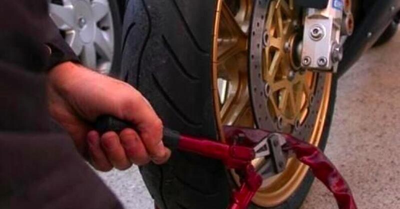 Gita tra appassionati si trasforma in incubo: sette moto rubate in una notte in Francia