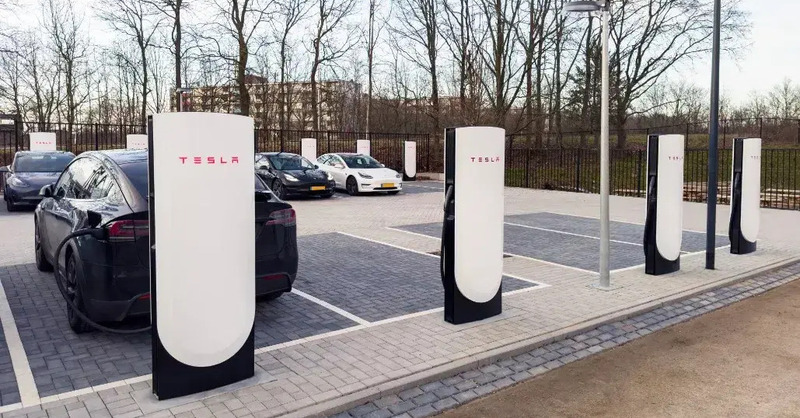 Tesla, Supercharger addio, ed Elon si arrabbia e denuncia &quot;corruzione&quot;