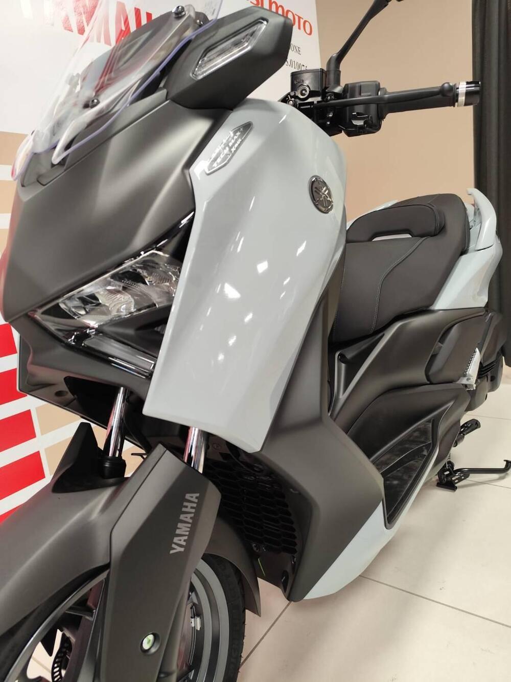 Yamaha X-Max 300 Tech Max (2025 - 26) (3)