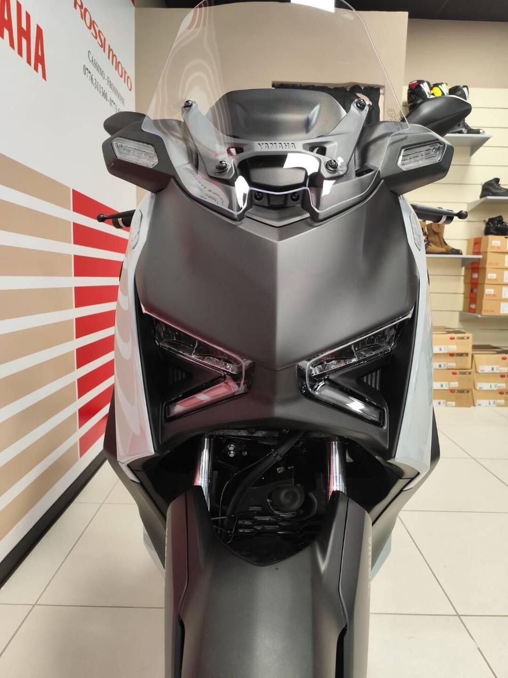 Yamaha X-Max 300 Tech Max (2025 - 26) (4)
