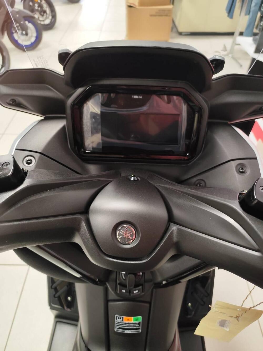 Yamaha X-Max 300 Tech Max (2025 - 26) (6)