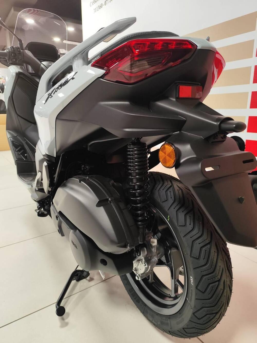 Yamaha X-Max 300 Tech Max (2025 - 26) (10)
