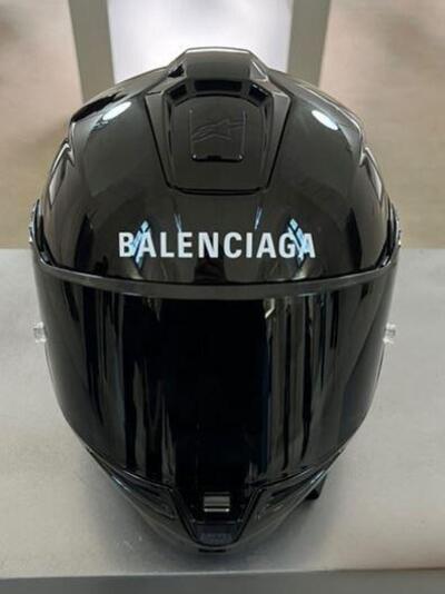 Un Alpinestars SuperTech R10 firmato Balenciaga! Quanto coster&agrave;?