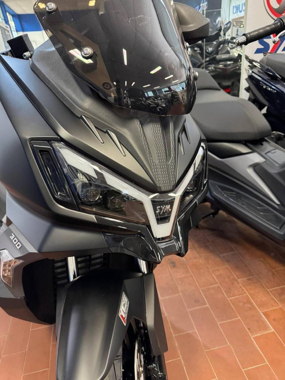 Sym ADX 300 (2024 - 25) (3)