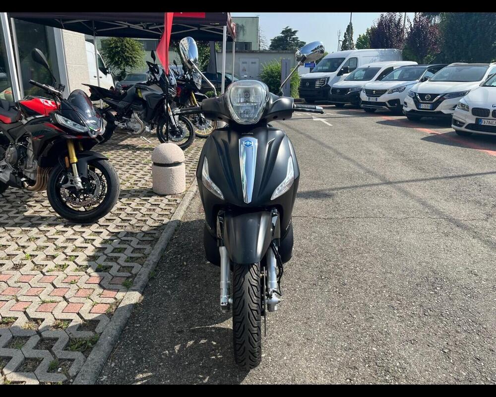 Piaggio Beverly 300 i.e. Police ABS-ASR (2017 - 20) (2)