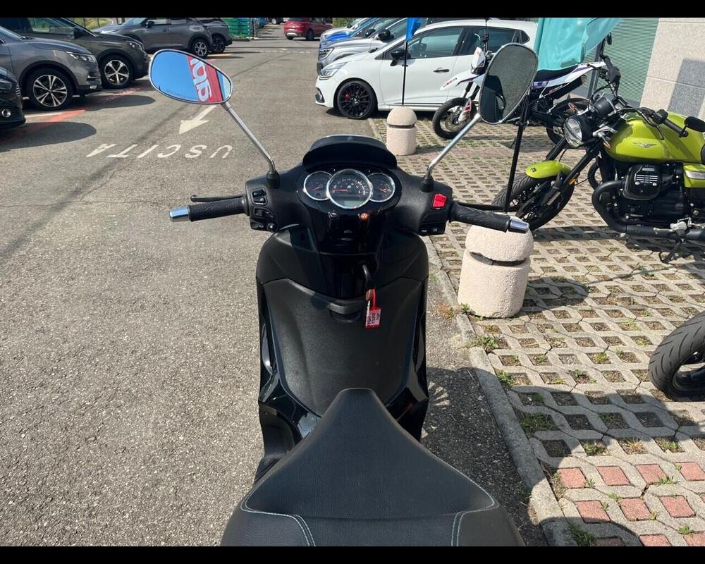 Piaggio Beverly 300 i.e. Police ABS-ASR (2017 - 20) (13)