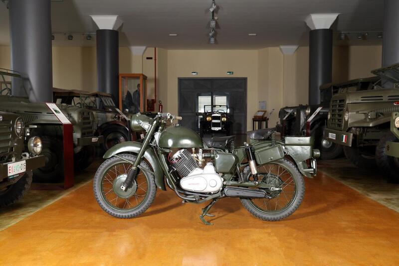 La Moto Guzzi 350 del 1957, tessera n. 300.000