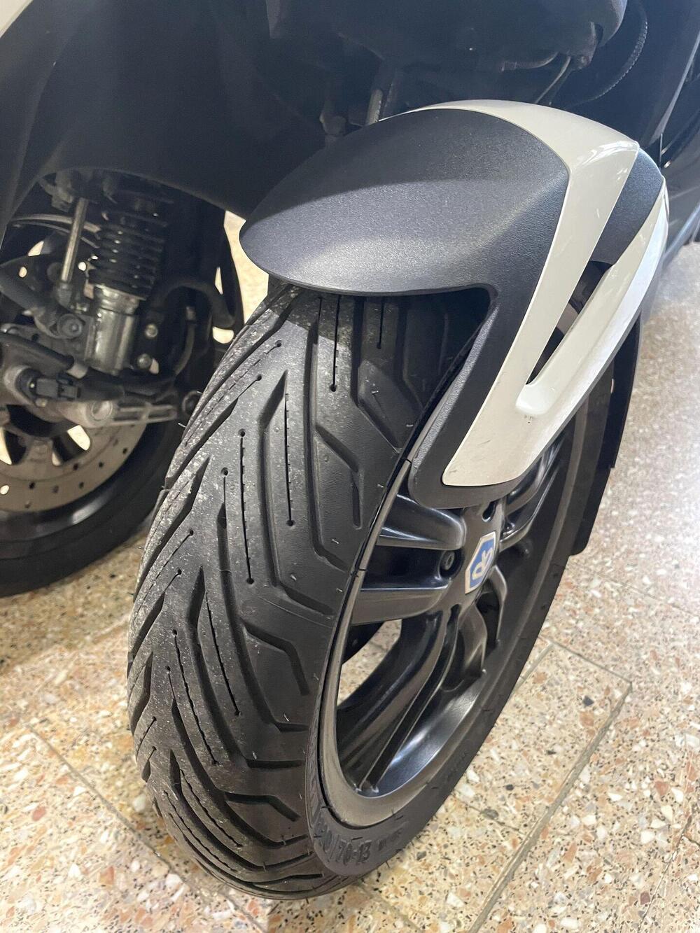 Piaggio Mp3 300 ie Sport/Business (2018 - 19) (7)