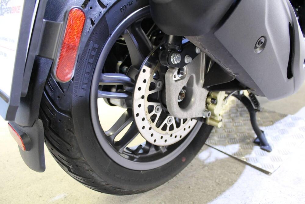 Piaggio Beverly 300 Hpe (2021) (6)