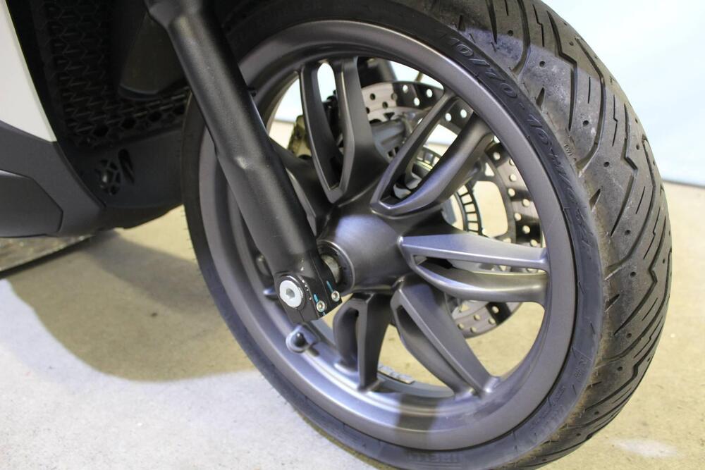 Piaggio Beverly 300 Hpe (2021) (7)