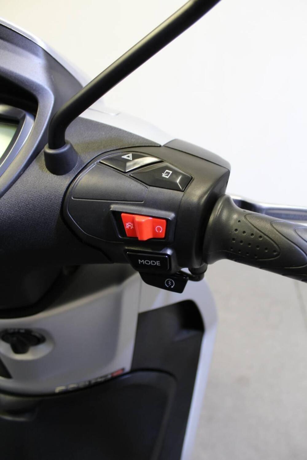 Piaggio Beverly 300 Hpe (2021) (11)