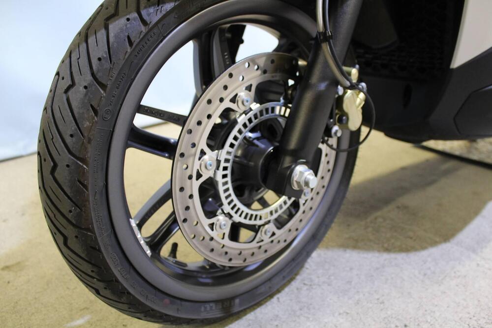 Piaggio Beverly 300 Hpe (2021) (14)