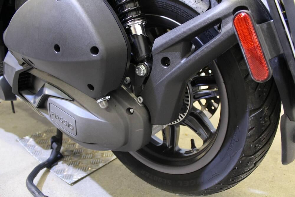 Piaggio Beverly 300 Hpe (2021) (15)