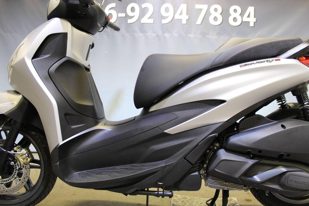 Piaggio Beverly 300 Hpe (2021) (16)