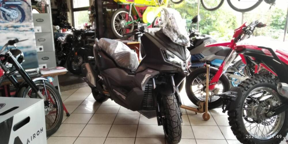 Sym ADX 300 (2024 - 26)