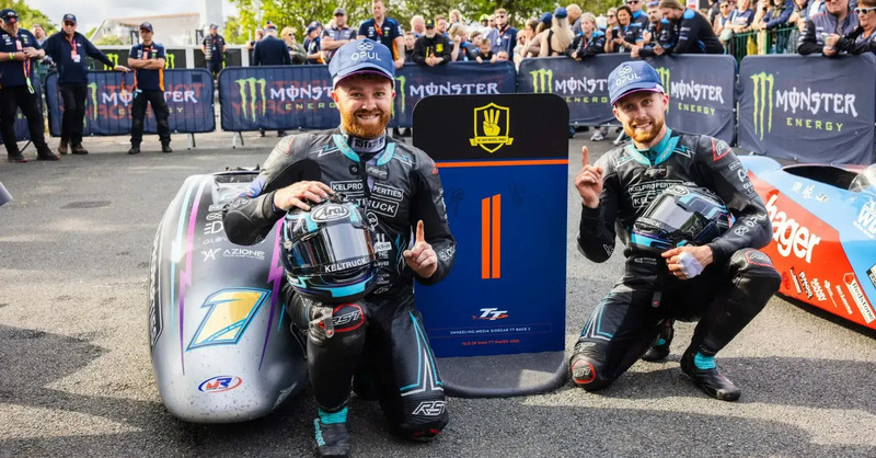 Tourist Trophy 2025: quattro vittorie consecutive nei sidecar per i fratelli Crowe