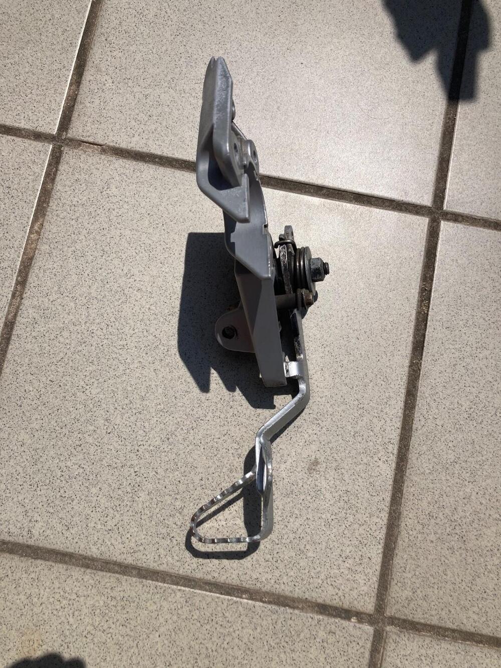 pedana anteriore destra con leva freno BMW (4)