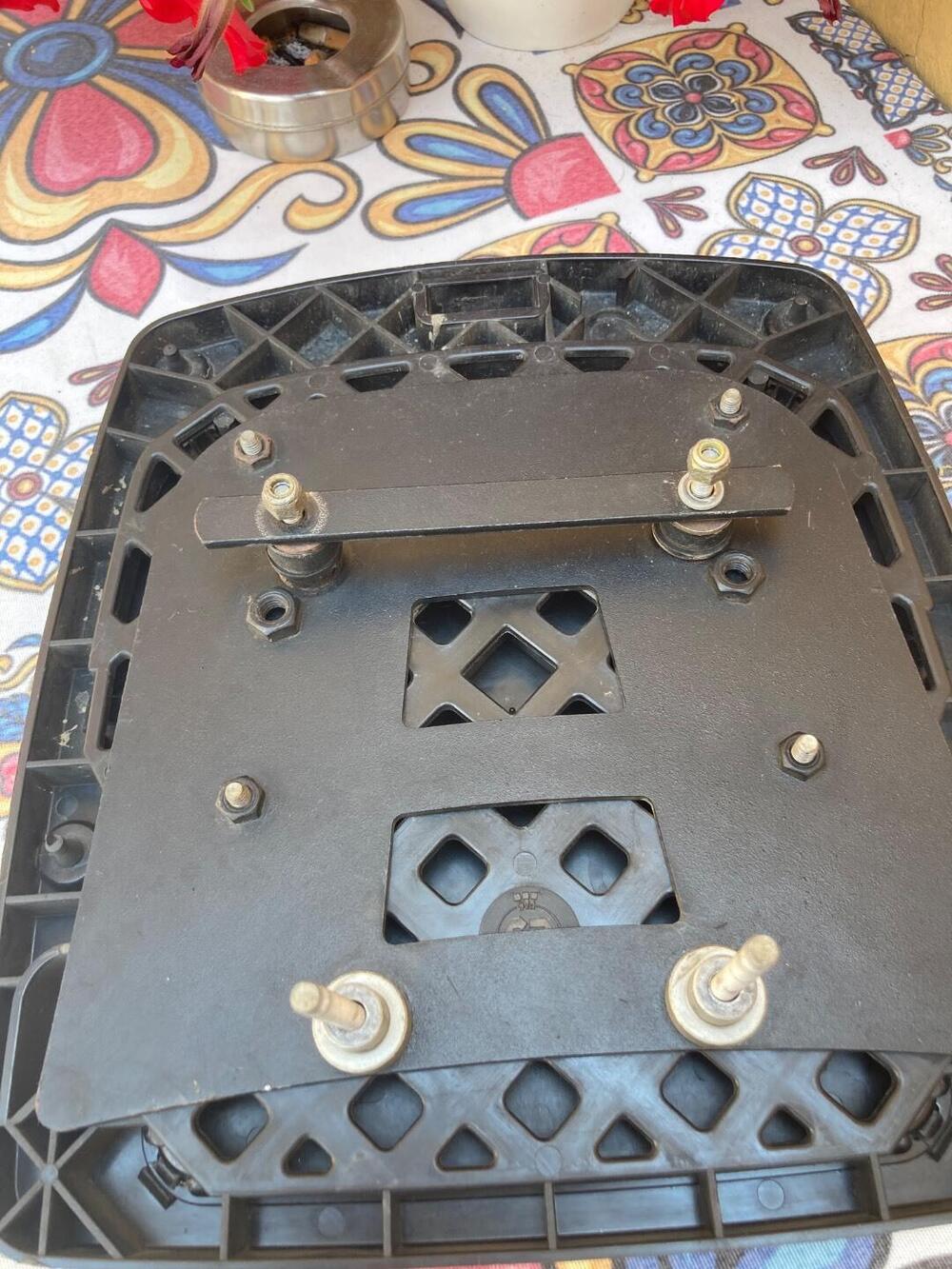 Piastra più porta baule BMW (4)