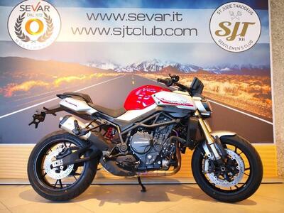 QJ Motor SRK 900 (2025) nuova