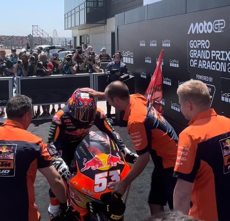 MotoGP 2025. GP di Spagna ad Aragon. Moto2: prima vittoria al fotofinish per Deniz Oncu! Secondo Diogo Moreira, terzo Barry Baltus