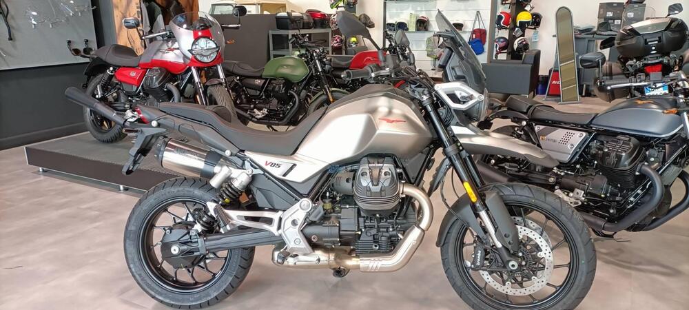 Moto Guzzi V85 Strada (2024 - 26)
